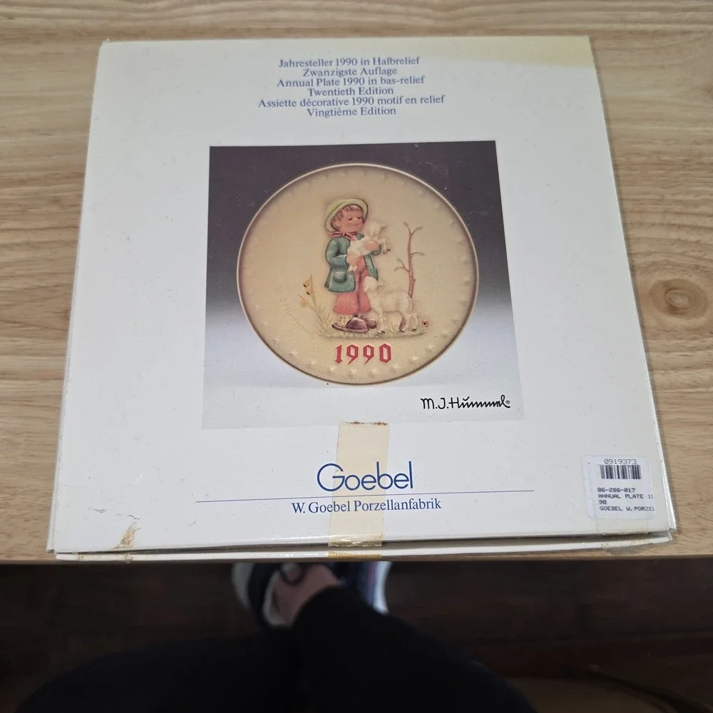 Goebel Hummel 1990 Annual Plate 